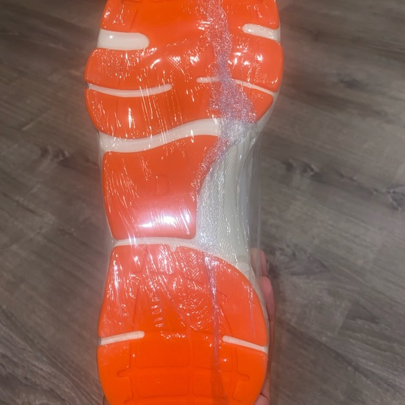 DIOR B22 ‘white khaki’ - Picture 2 of 3